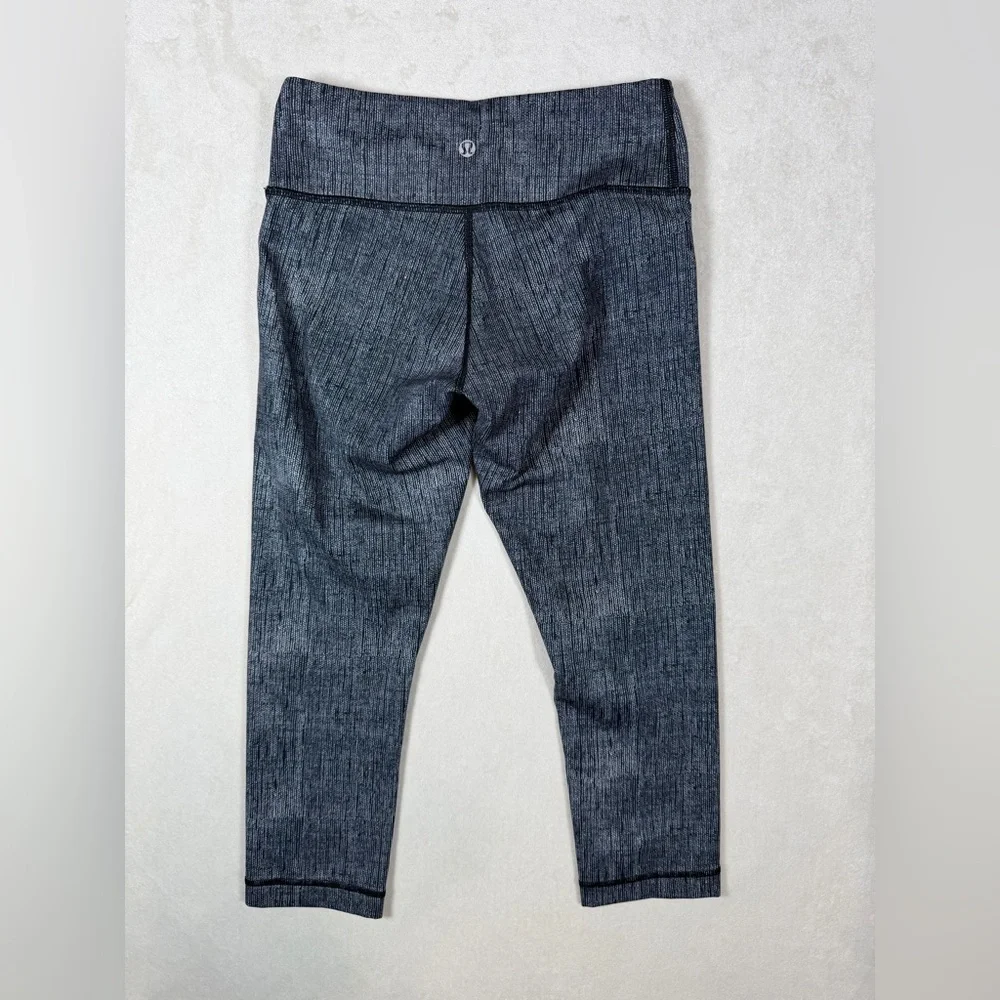 Lululemon Athletica Size 4 Black and Gray Crosshatch Align Cropped Leggings